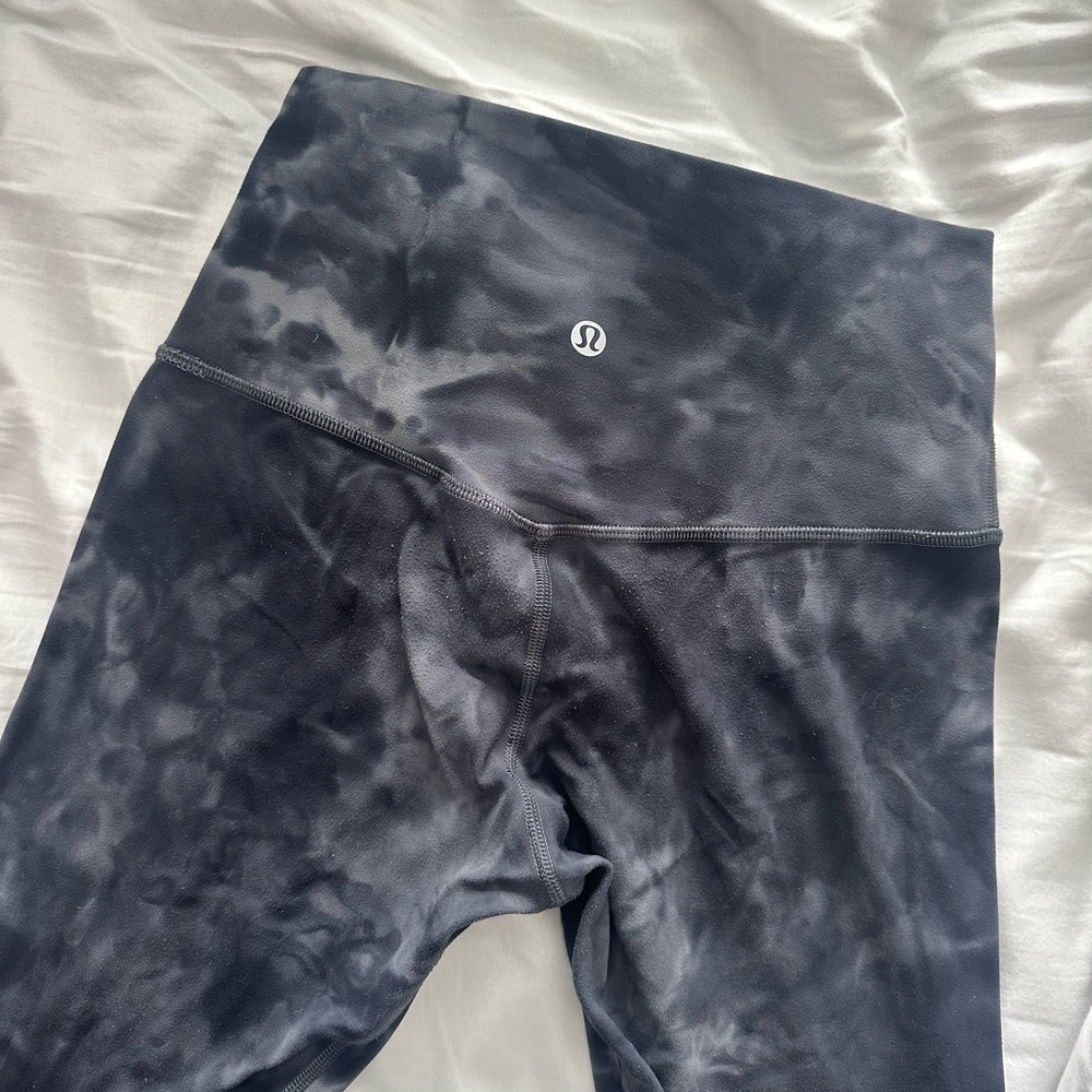Lululemon diamond dye / tie dye size 4 align leggings 28”